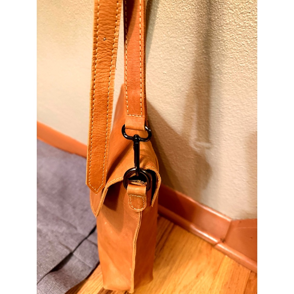 Leather shoulder bag with adjudtable strap - Picture 7 of 11
